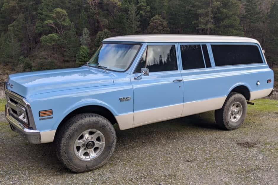 1970 GMC Suburban (1967-1972) sold for $20,000