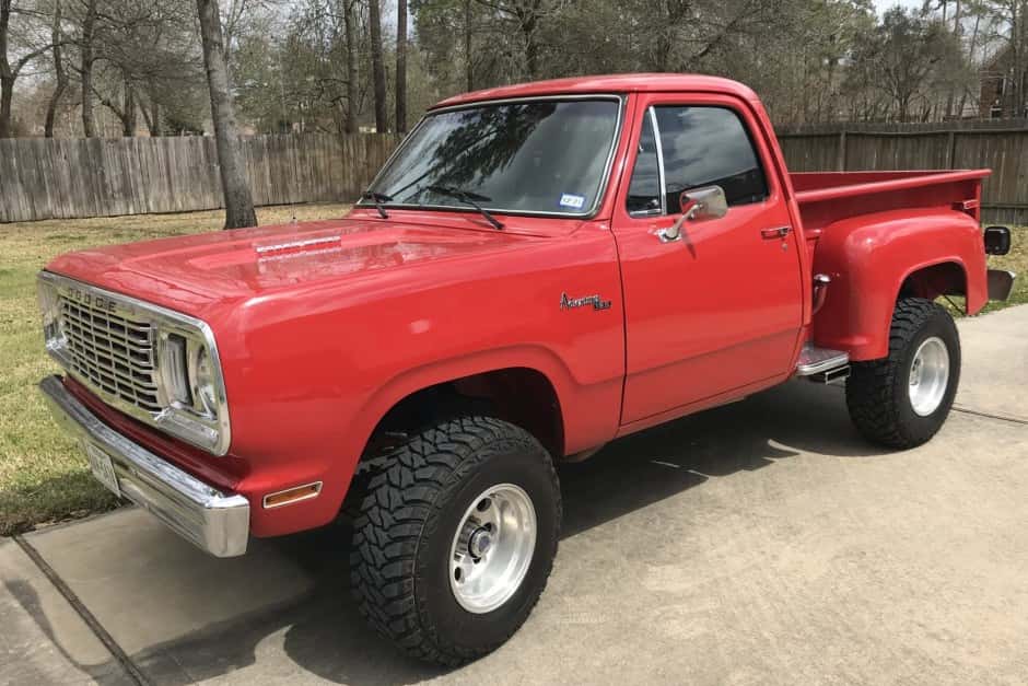 1976 Dodge Power Wagon sold for $19,000