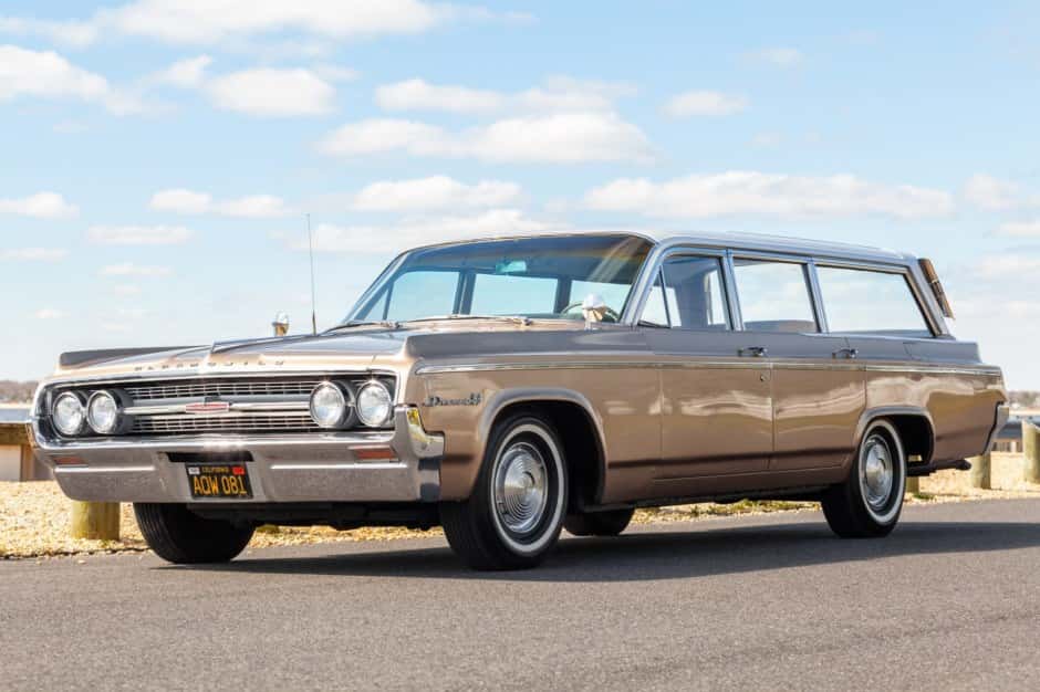 1964 Oldsmobile 88 sold for $9,900
