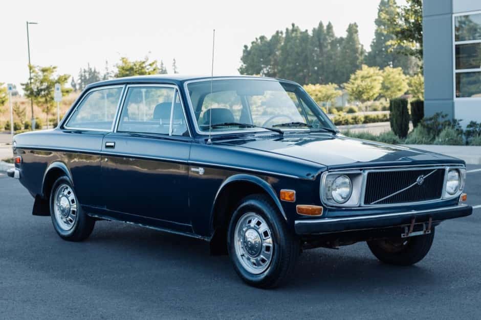 1972 Volvo 140 sold for $4,510