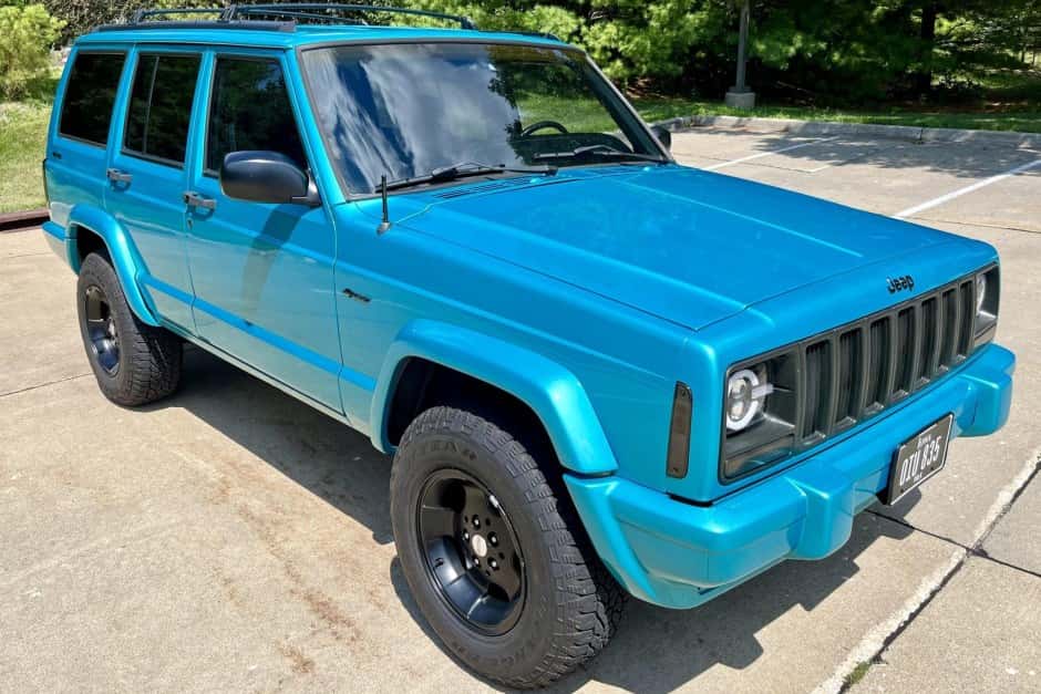 1997 Jeep XJ Cherokee sold for $8,300