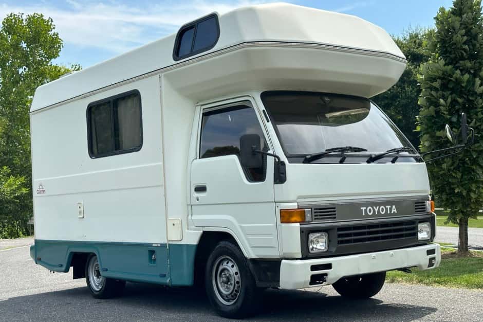 1992 Toyota HiAce sold for $12,999
