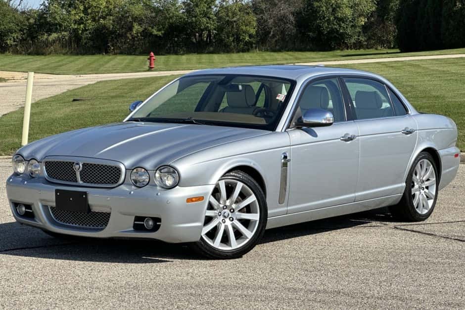 2008 Jaguar X350/X356/X358 XJ (2004-2009) sold for $21,000