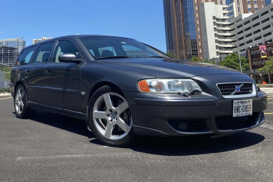 2004 Volvo V70R sold for $11,250