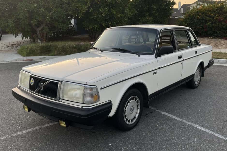 1986 Volvo 240 sold for $3,500