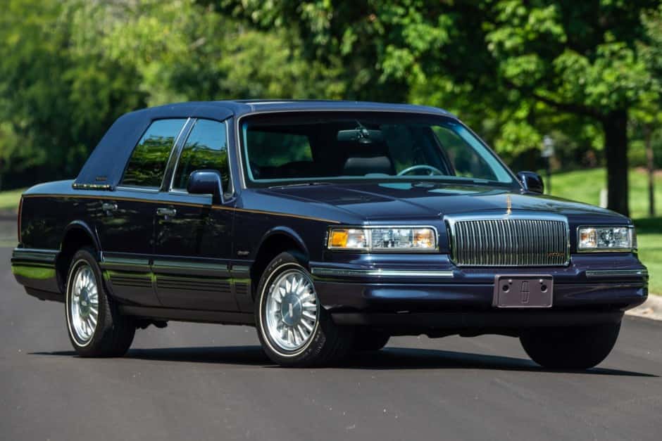 1997 Lincoln Town Car sold for $15,000