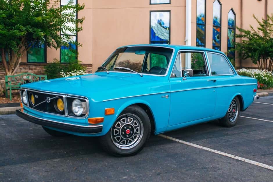 1971 Volvo 140 sold for $18,000