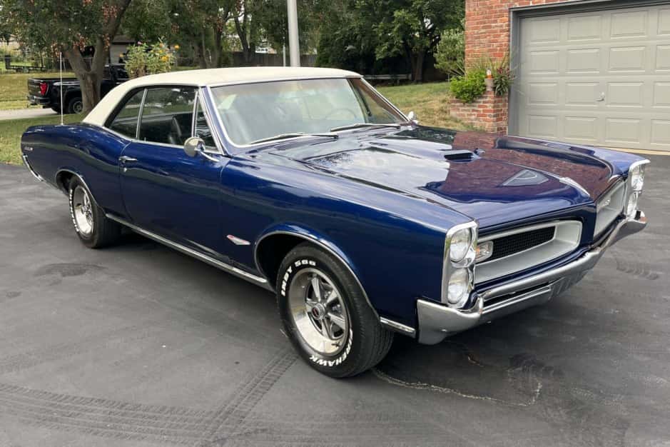 1966 Pontiac Tempest / LeMans sold for $27,001