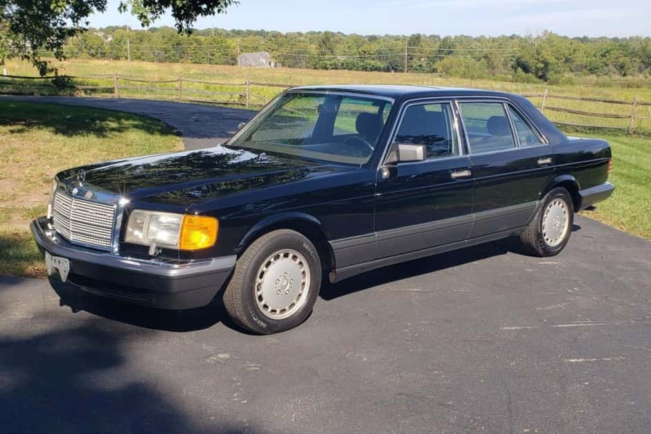 1990 Mercedes-Benz W126 S-Class sold for $7,300