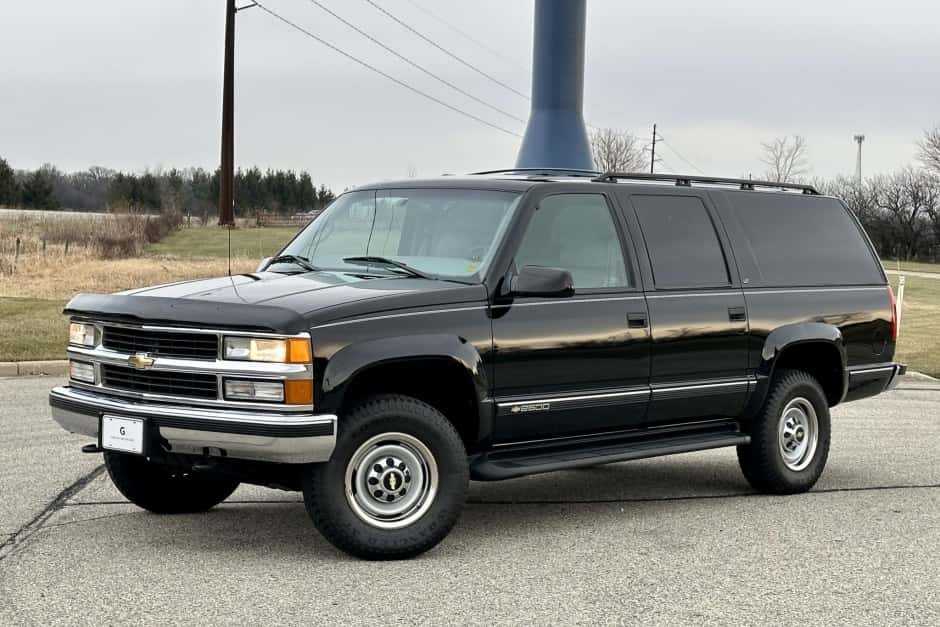 1998 Chevrolet Suburban (GMT400 1992-1999) sold for $47,888