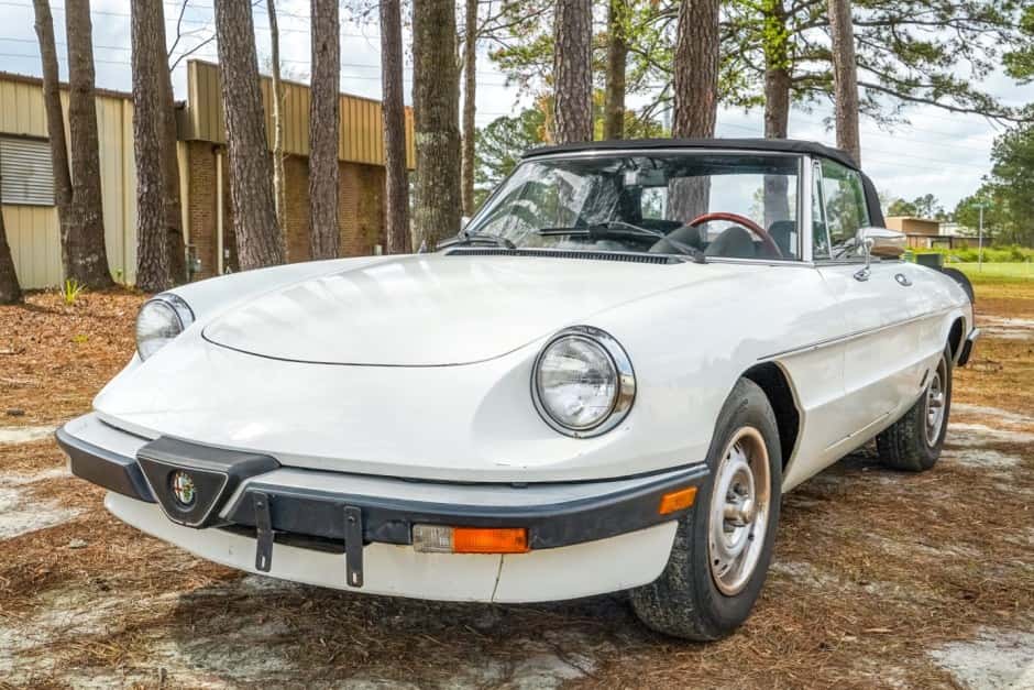 1985 Alfa Romeo 105/115 Spider Series 3 sold for $9,200