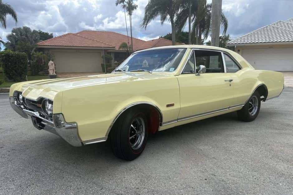 1967 Oldsmobile 442 sold for $44,000