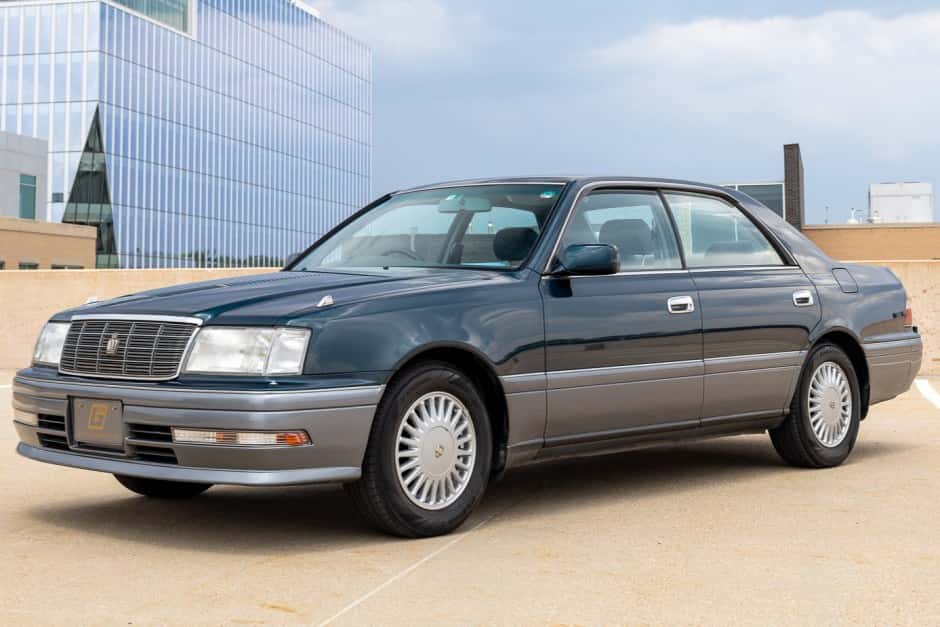 1996 Toyota Crown sold for $9,700