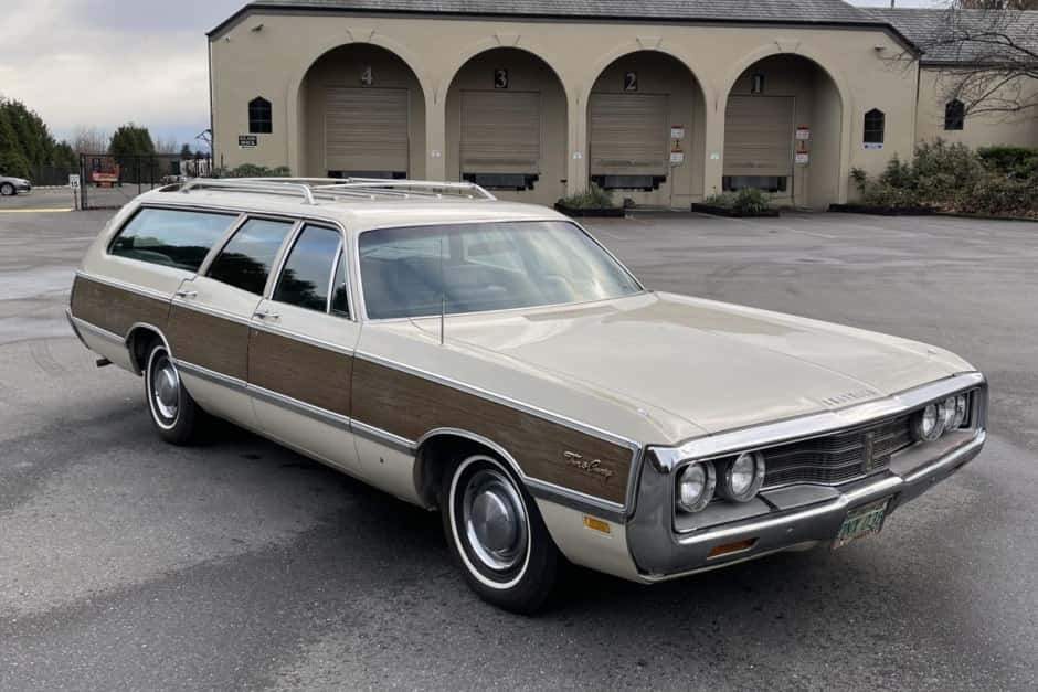 1969 Chrysler Town & Country sold for $10,000