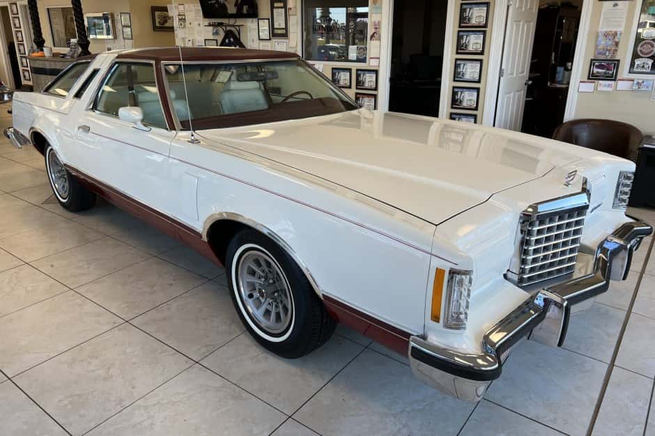 1977 Ford Thunderbird (1977-1979) sold for $18,250