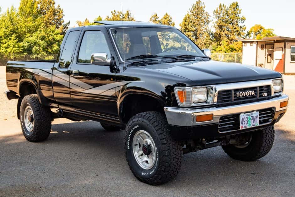 1990 Toyota Pickup (N80/90/100/110 1989-1997) sold for $20,000