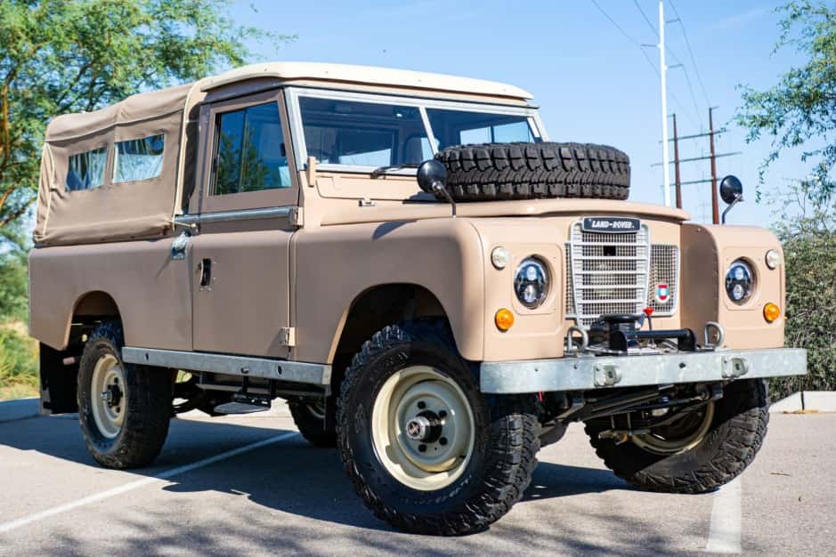 1972 Land Rover Series 109 sold for $29,500