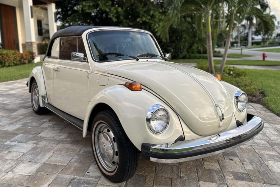 1977 Volkswagen Super Beetle sold for $28,250