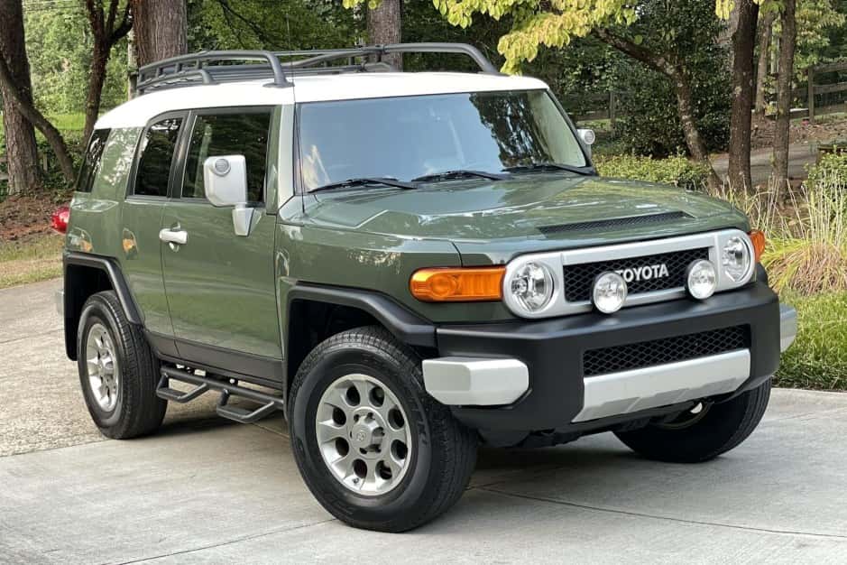 2012 Toyota FJ Cruiser sold for $31,450