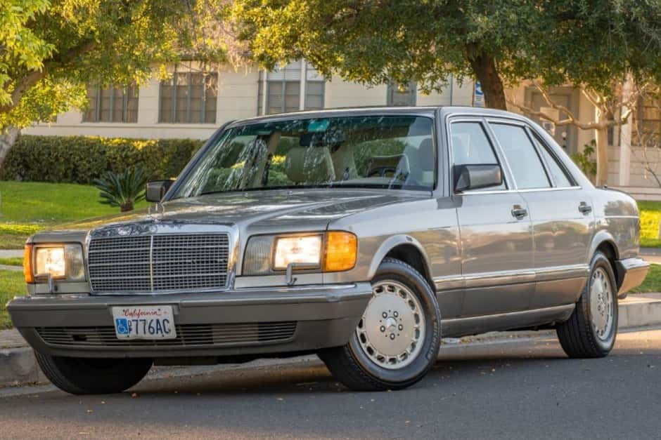 1991 Mercedes-Benz W126 S-Class sold for $11,500