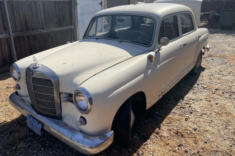 1960 Mercedes-Benz Ponton sold for $1,200