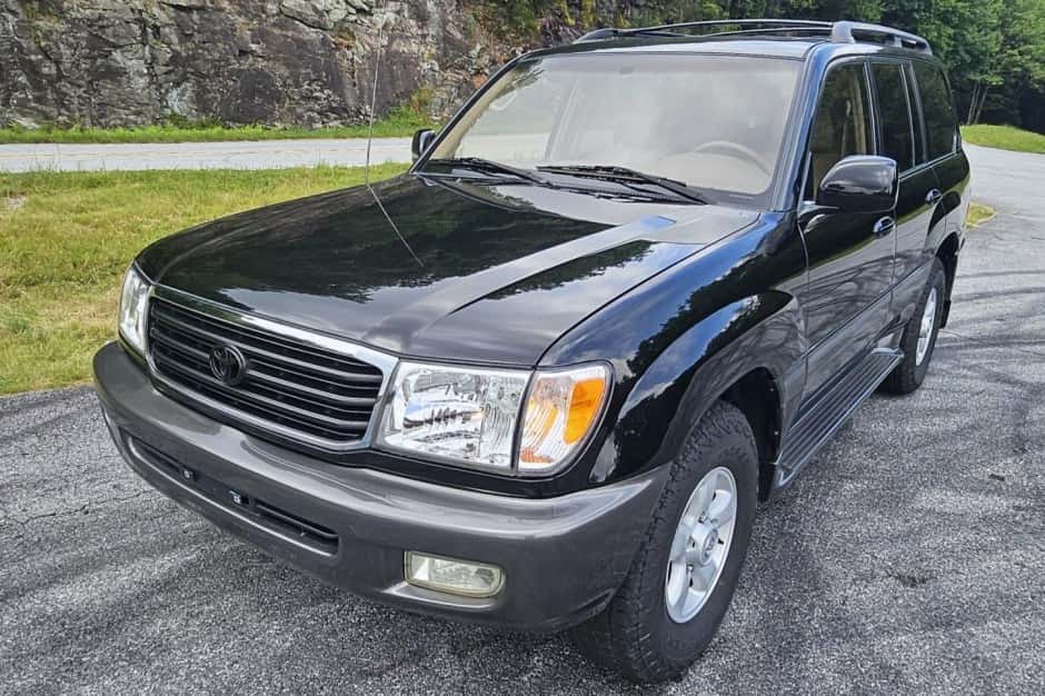 2000 Toyota Land Cruiser 100-Series sold for $17,000