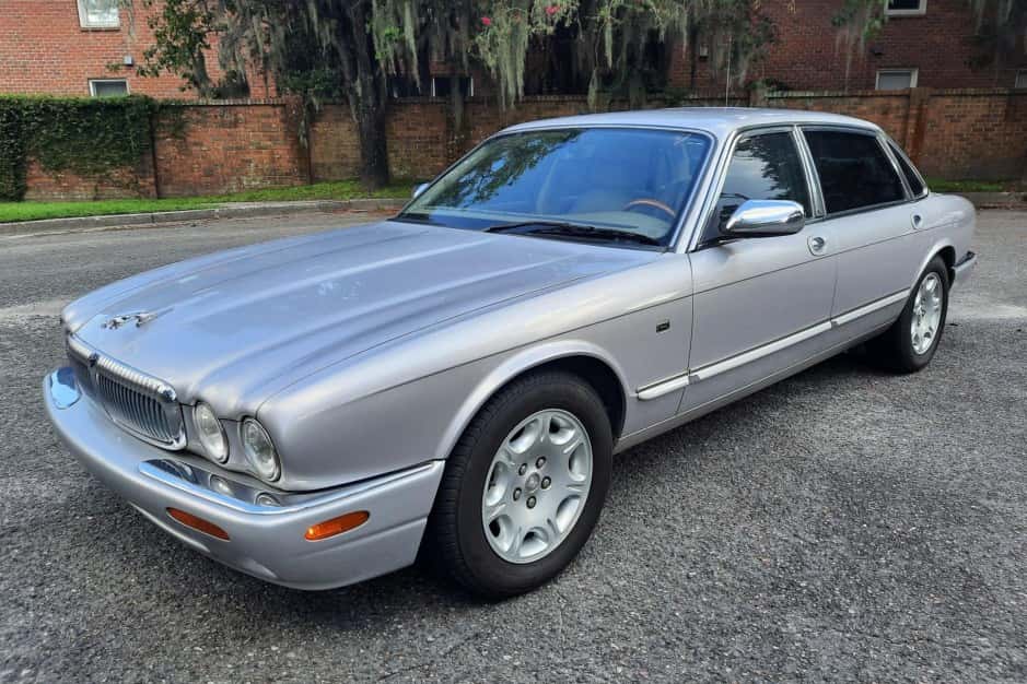 2002 Jaguar X308 XJ (1998-2003) sold for $3,900