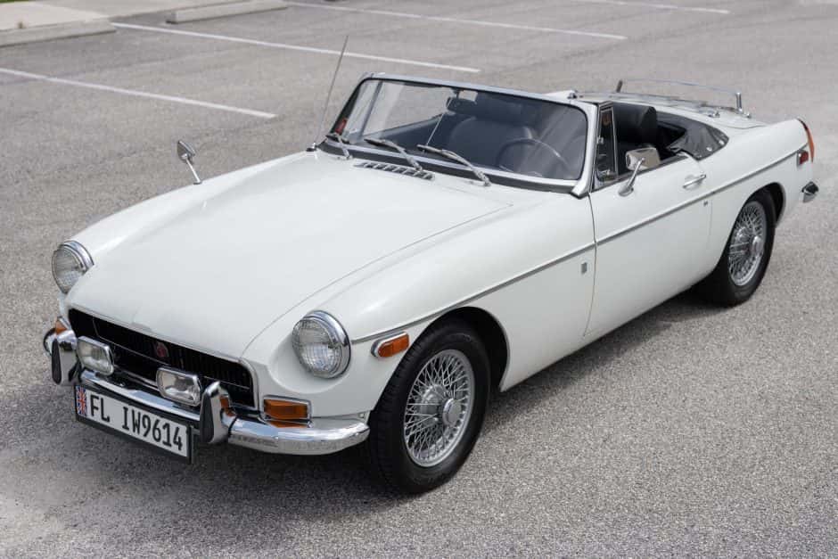 1971 MG MGB sold for $15,000