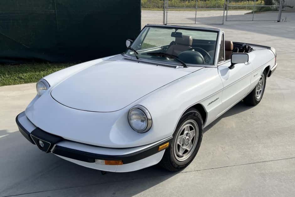 1990 Alfa Romeo 105/115 Spider Series 3 sold for $8,600