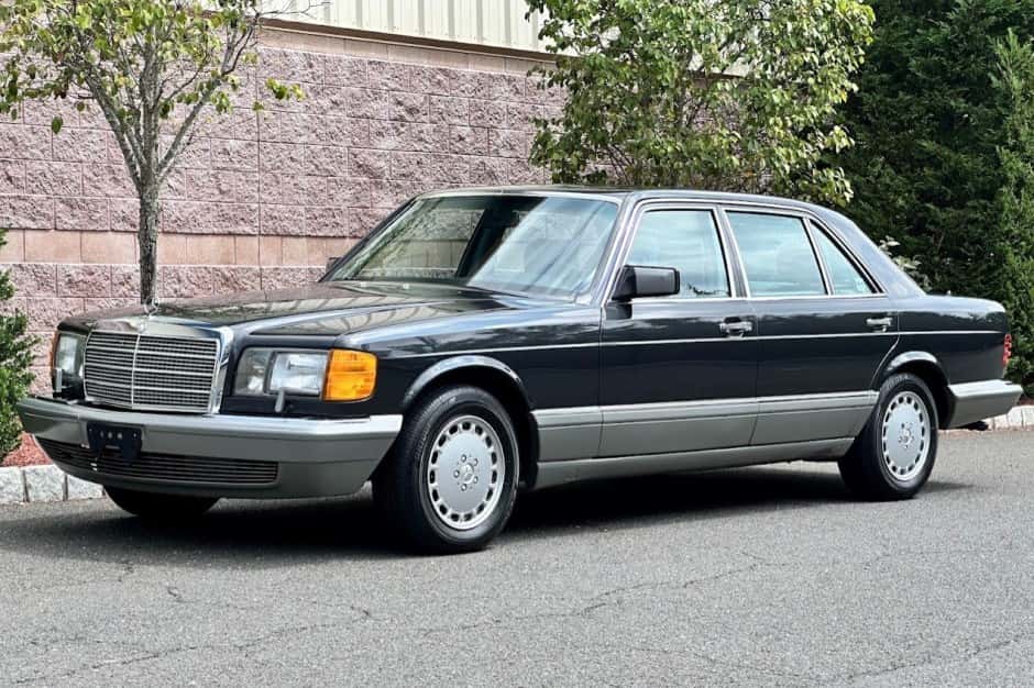 1987 Mercedes-Benz W126 S-Class sold for $19,250