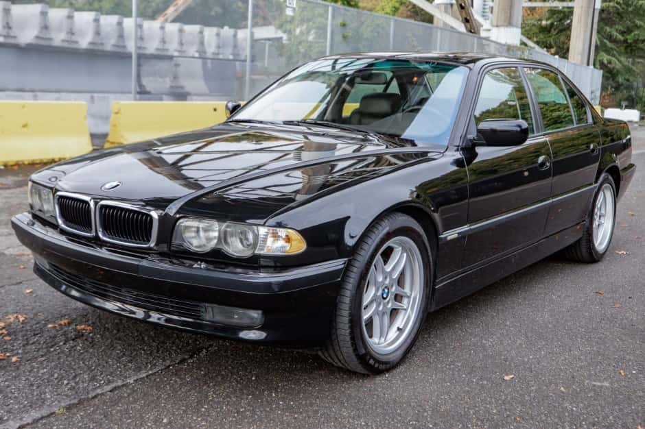 2001 BMW E38 7-Series sold for $12,000