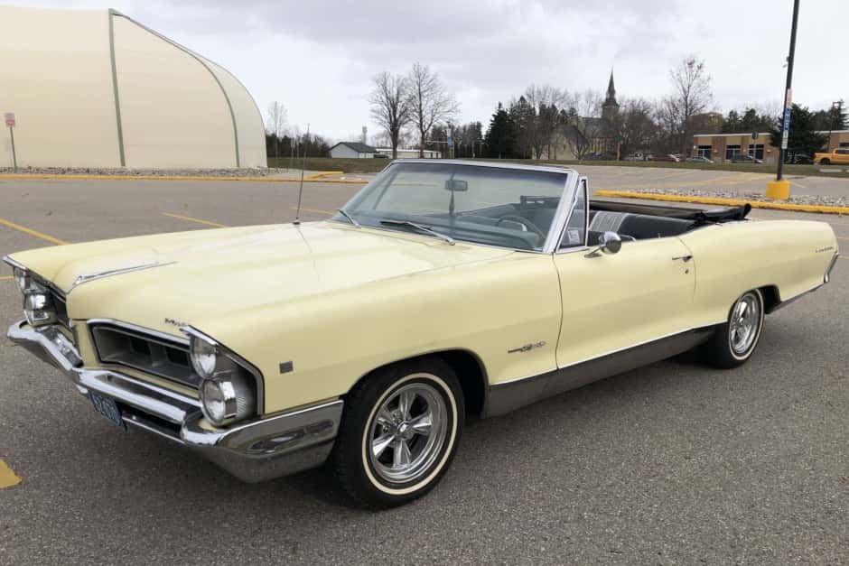1965 Pontiac Parisienne sold for $12,250