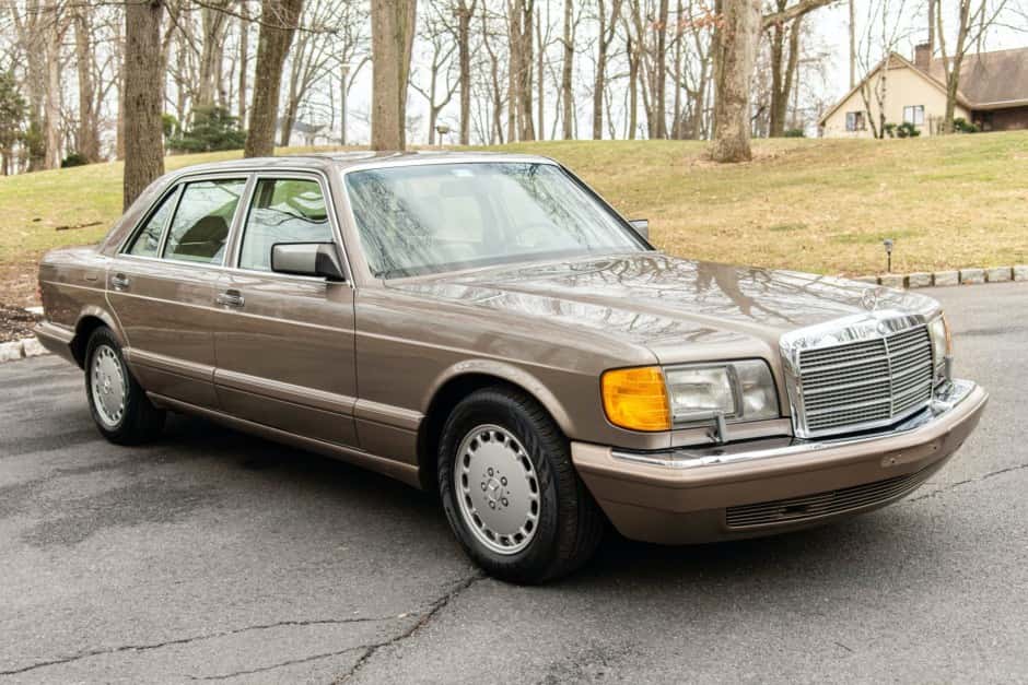 1991 Mercedes-Benz W126 S-Class sold for $11,500