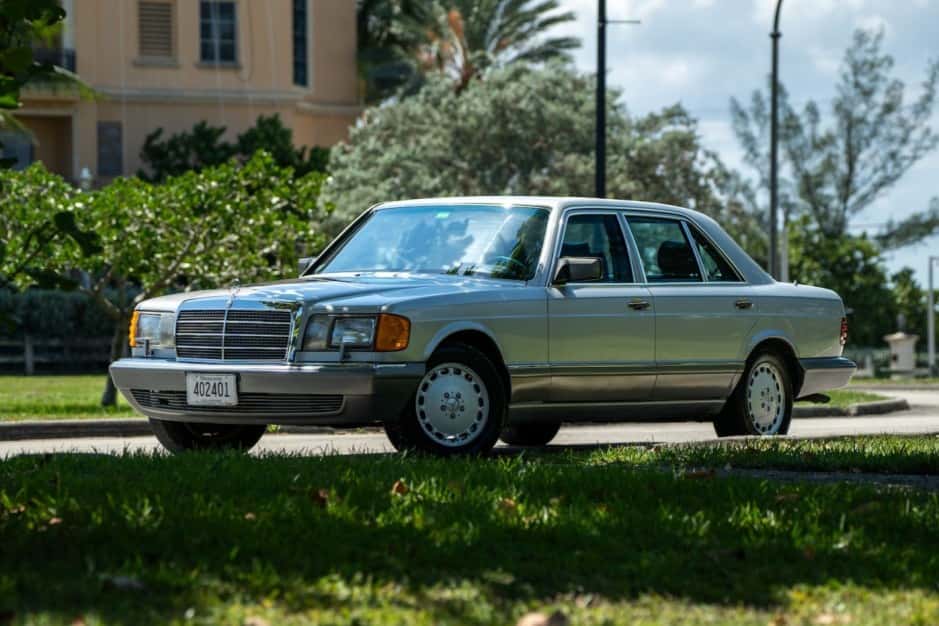 1988 Mercedes-Benz W126 S-Class sold for $11,000