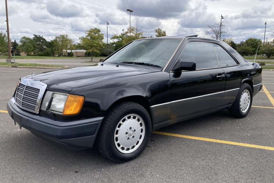1992 Mercedes-Benz W124 E-Class sold for $9,700