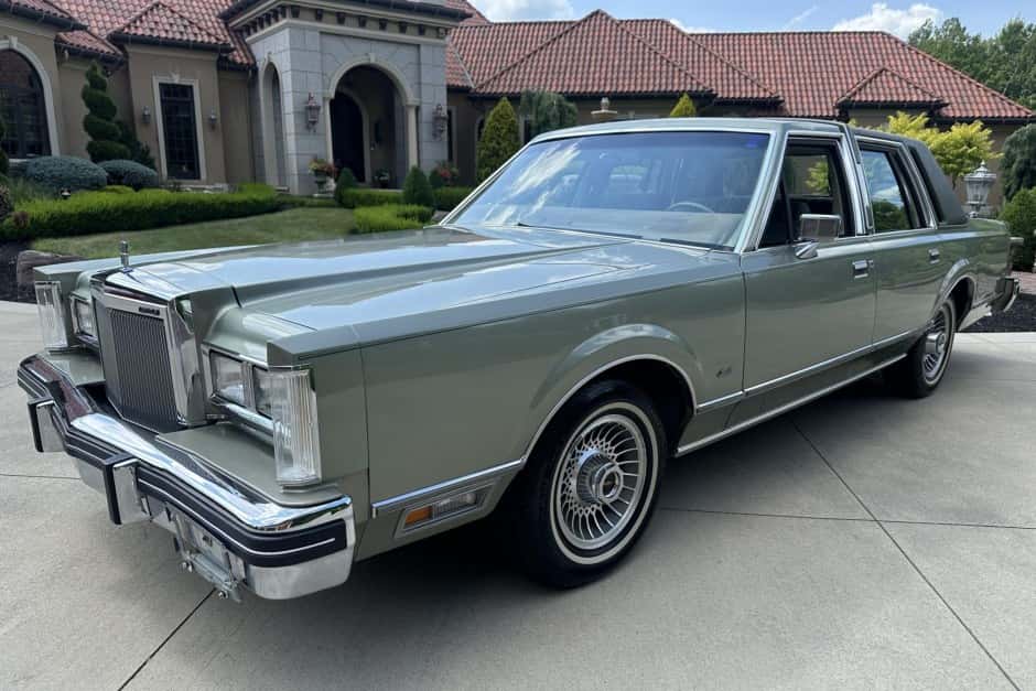 1984 Lincoln Town Car sold for $11,000