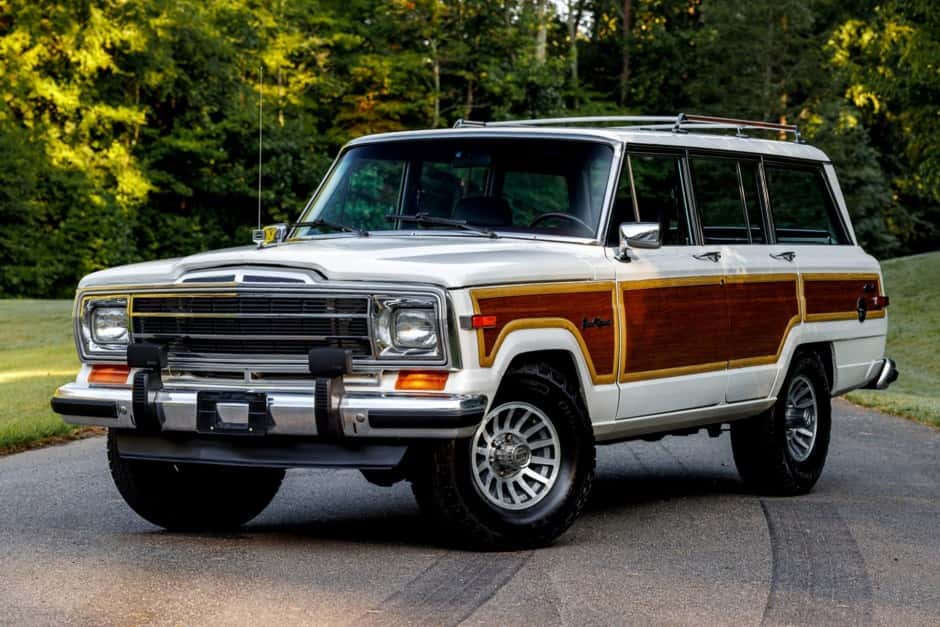 1989 Jeep SJ Grand Wagoneer sold for $36,123