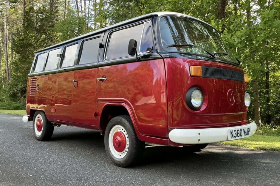 1996 Volkswagen Bay-Window Bus sold for $8,500