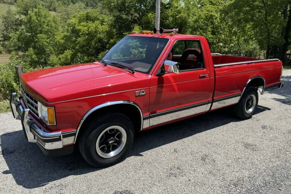 1989 Chevrolet S-10 (1982-1993) sold for $7,100