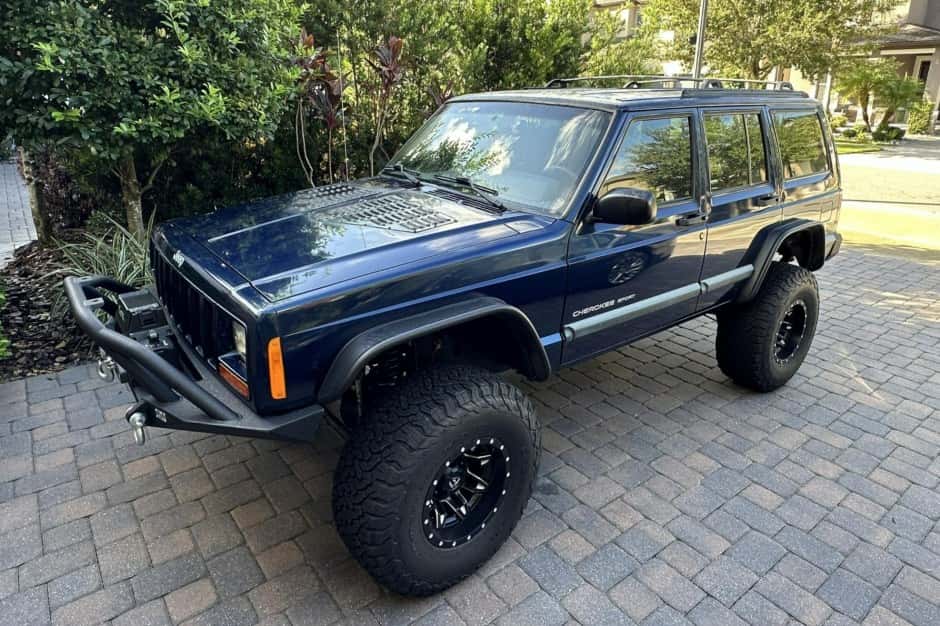 2001 Jeep XJ Cherokee sold for $11,000