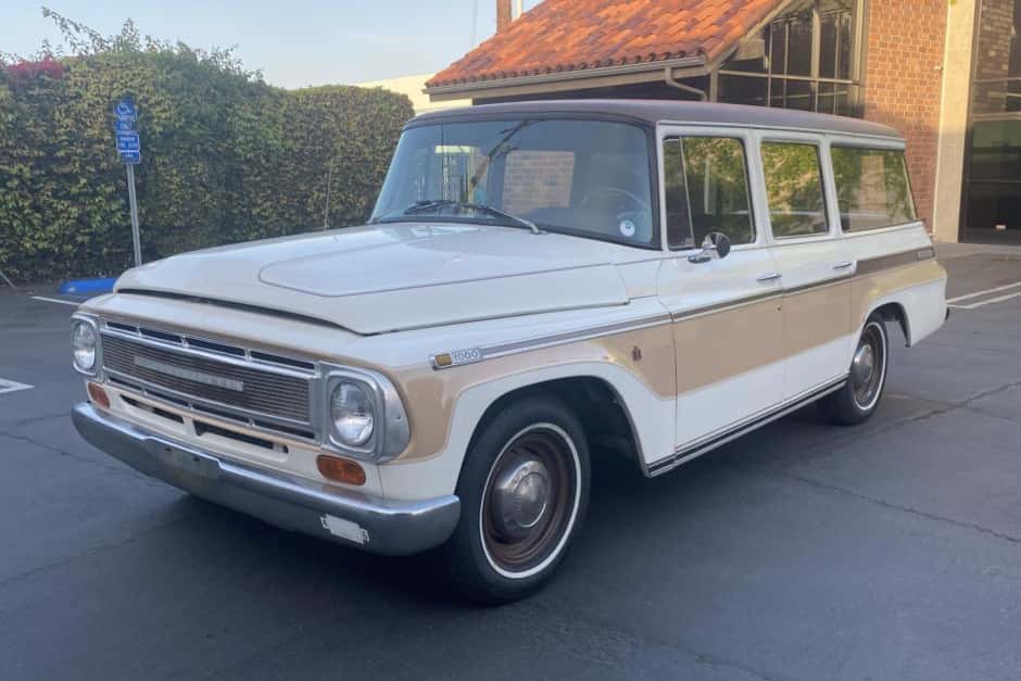 1968 International Harvester Travelall sold for $18,000
