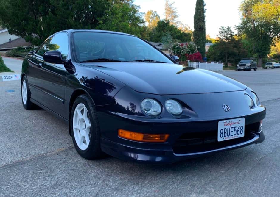 2000 Acura Integra sold for $8,600