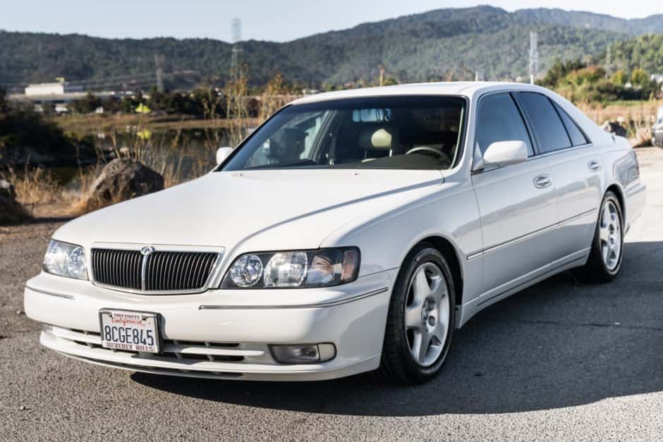 1999 Infiniti  sold for $8,302