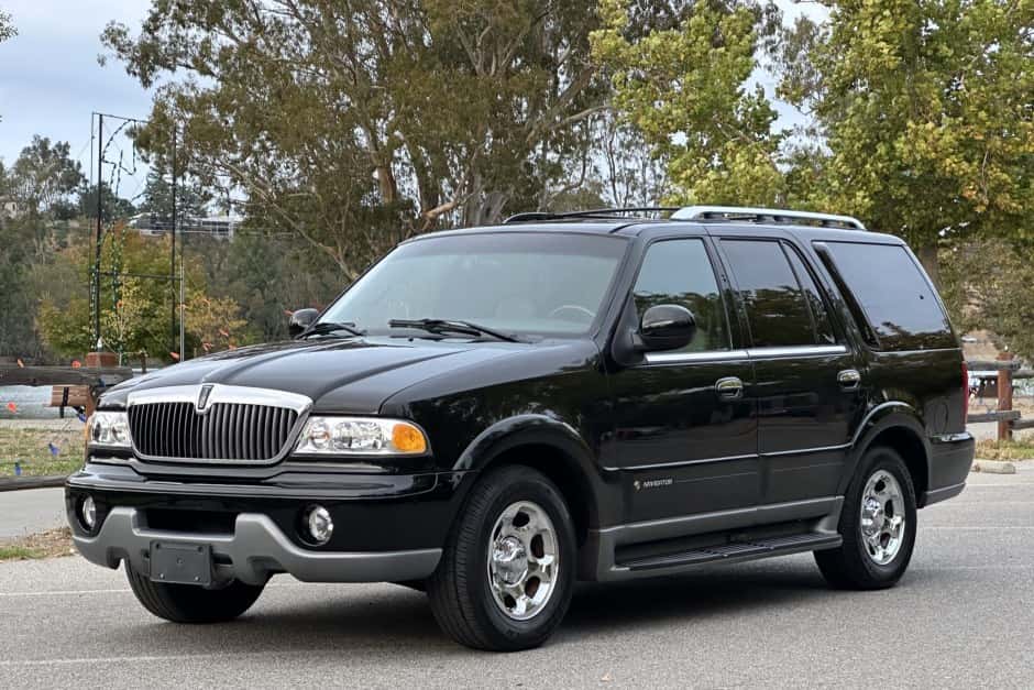 2001 Lincoln Navigator sold for $14,850
