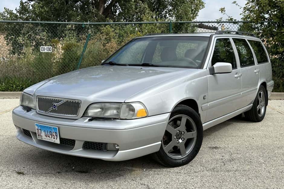 2000 Volvo V70R sold for $13,750