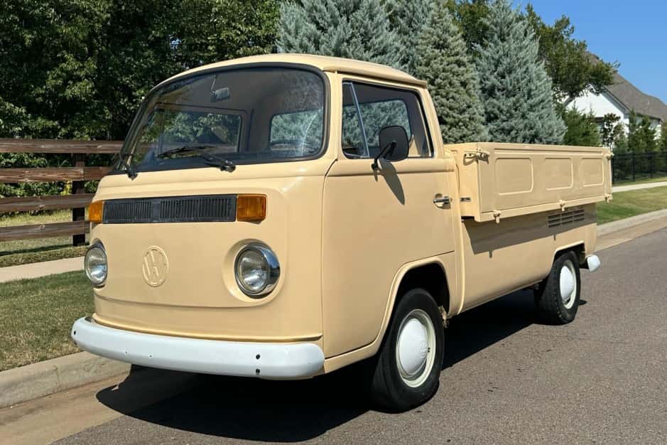 1979 Volkswagen Bay-Window Pickup sold for $17,000