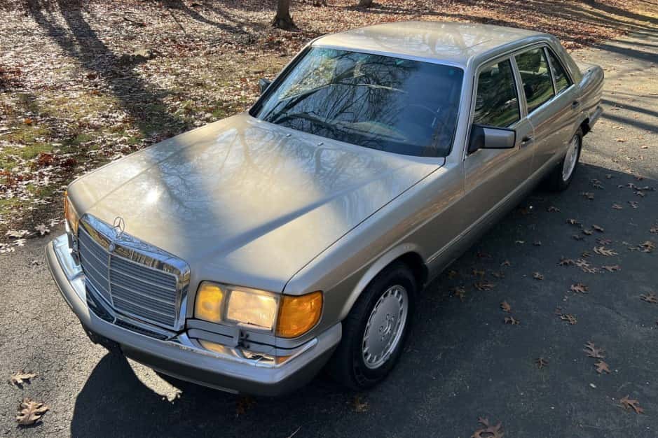 1989 Mercedes-Benz W126 S-Class sold for $9,000
