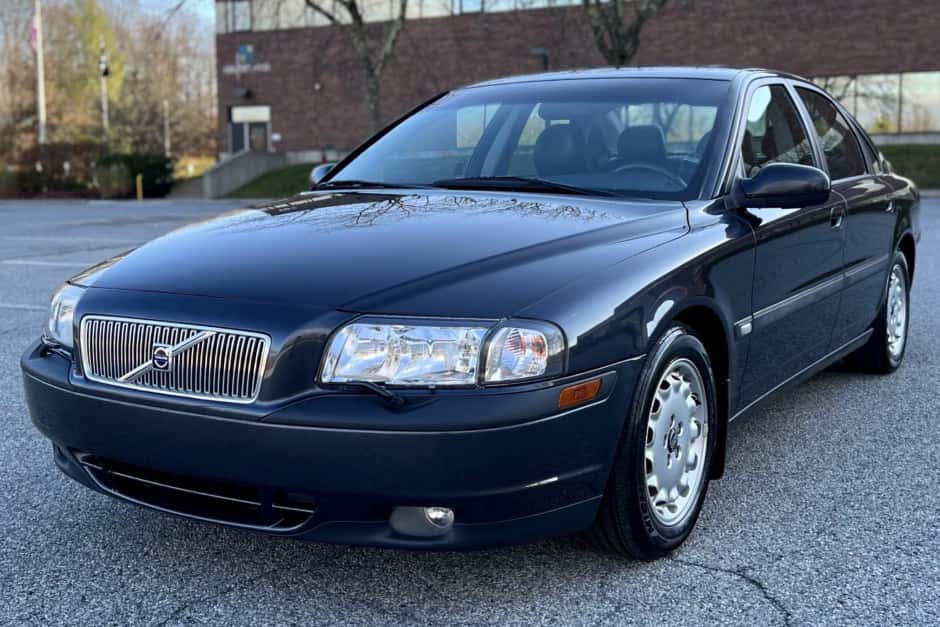 1999 Volvo  sold for $5,300