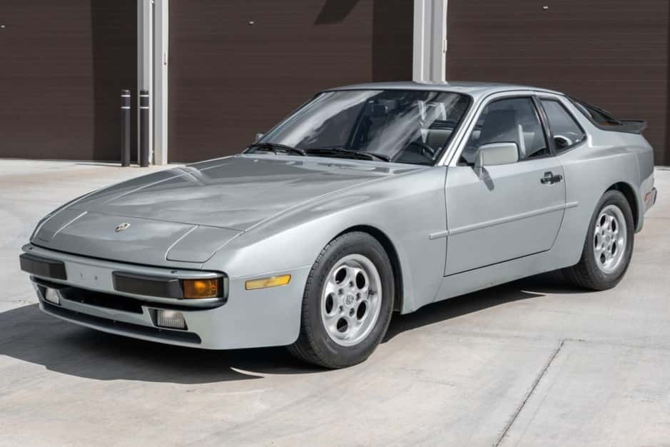 1985 Porsche 944 sold for $11,044