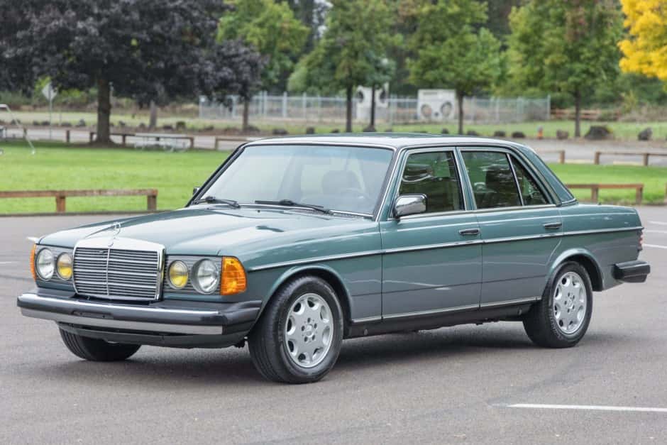 1983 Mercedes-Benz W123 sold for $12,650